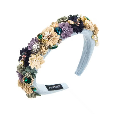 Schimmernde Blüten: Haarreif mit Perlen und Strass für einen glamourösen Look