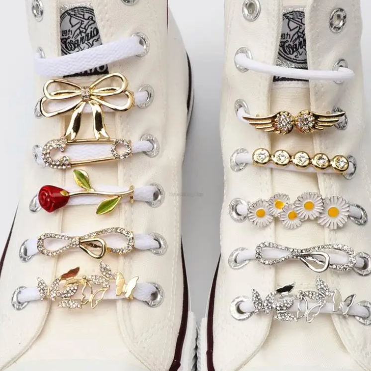 Boucles de décoration de chaussures dorées