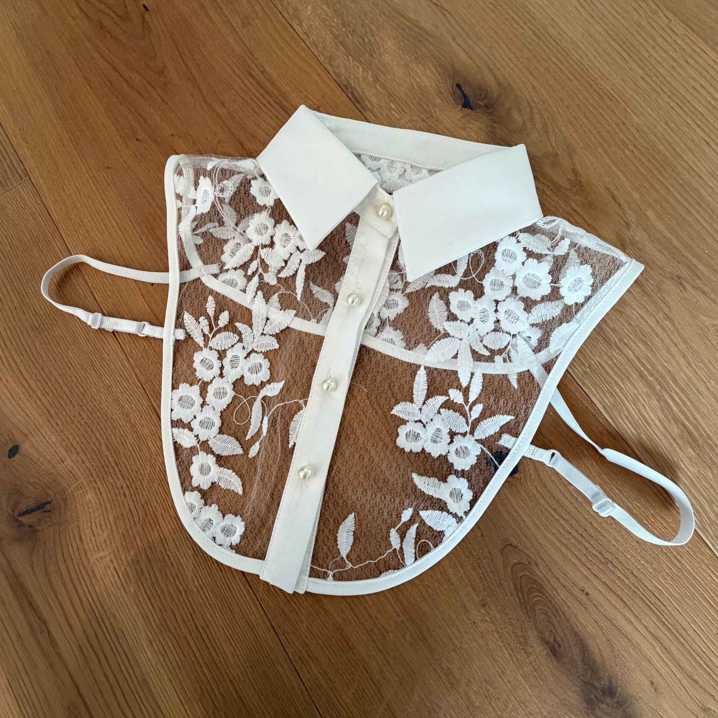 Minimal Chic – Schlichter Spitzen-Blusenkragen