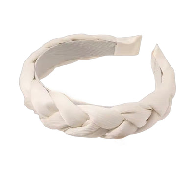 Geflochtene Träume: Der Satin-Haarreifen, der dein Herz berührt