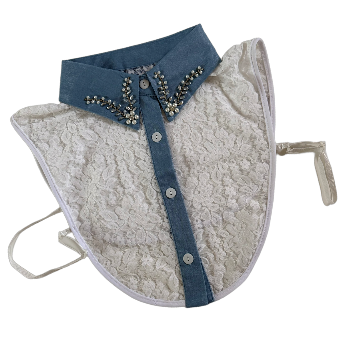 Denim Romance – Spitzen-Blusenkragen mit Perlen & funkelnden Schmucksteinen