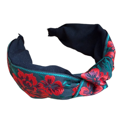 Schwarzer Jaguar-Haarreifen mit roten Blüten & grünen Blättern – Look mit Knoten