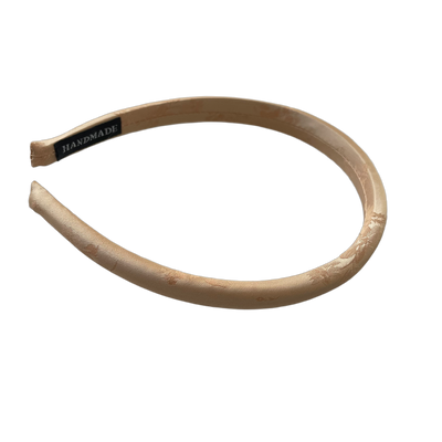 Frisch und doch edel – Lachsfarbener Jacquard-Haarreif