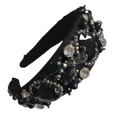 Schwarze Eleganz — Strass & Silberperlen für besondere Momente