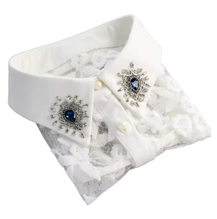 Eleganz pur: Blusenkragen mit funkelnden Strassakzenten