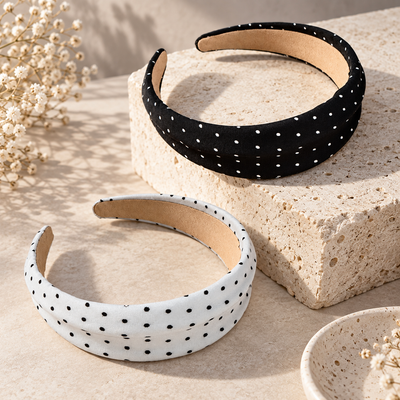 Timeless Dots – Eleganter Haarreifen mit feinen Pünktchen