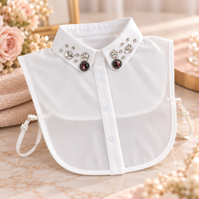 Glamour Chic – Eleganter Blusenkragen in Off White mit funkelnden Schmucksteinen