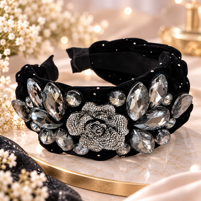 Luxuriöser Samt-Haarreifen mit funkelnder Strassrose und Kristallblüten – Glamour in Schwarz und Silber
