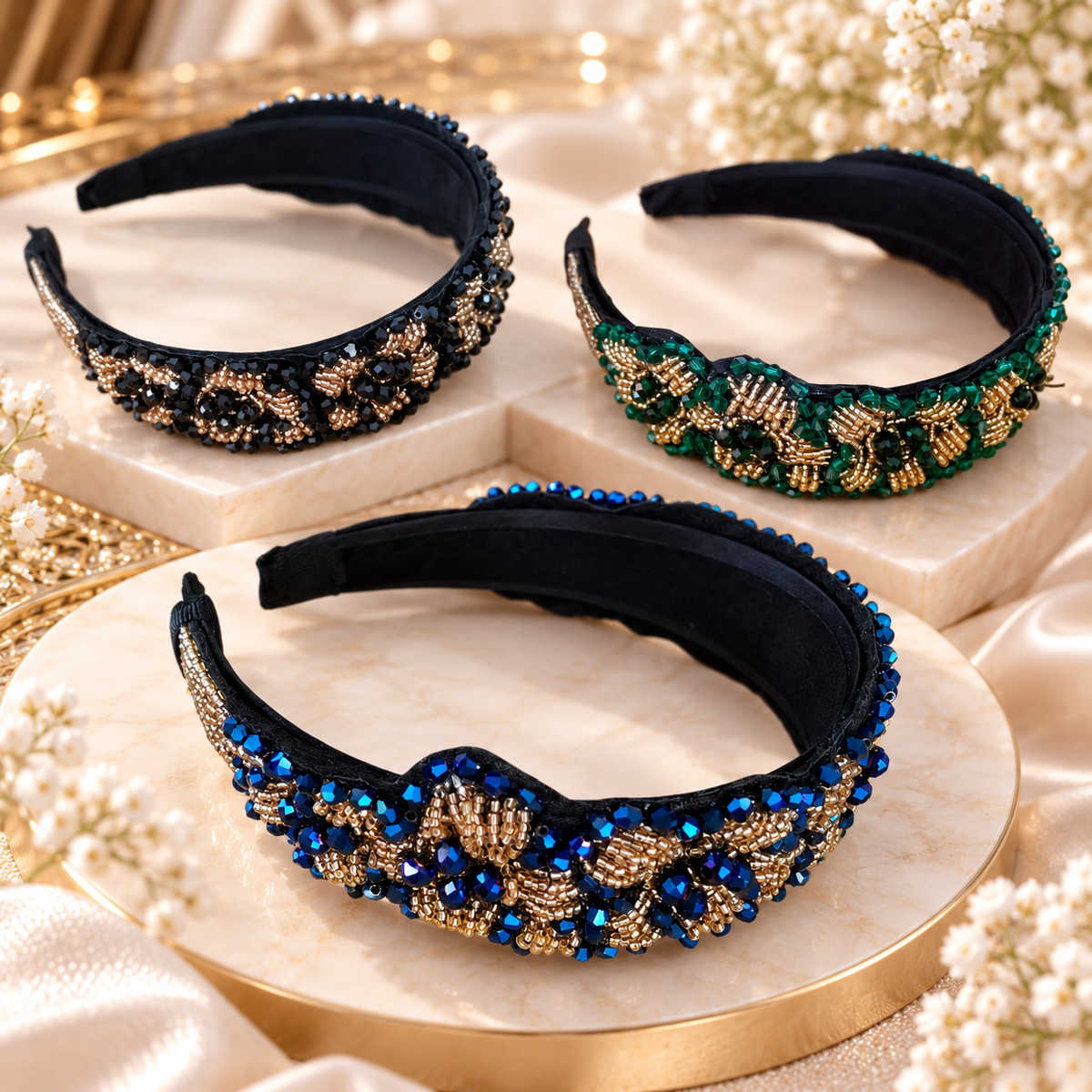 Royal Glamour – Exklusiver Haarreifen mit funkelnden Kristallperlen und goldfarbenen Schmuckdetails