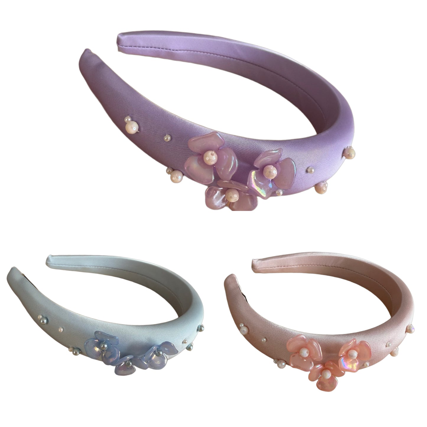 Romantischer Satin-Haarreifen mit Blüten und Perlen – zarte Eleganz in Pastell