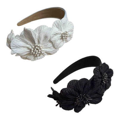 Dreiblüte — Eleganter Satin‑Haarreif mit seitigem Blumenbouquet