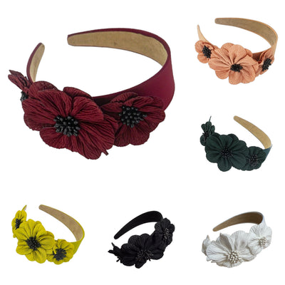 Dreiblüte — Eleganter Satin‑Haarreif mit seitigem Blumenbouquet