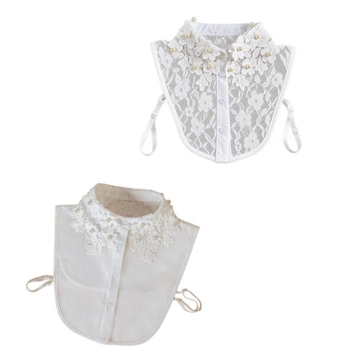 Pearl Blossom – Romantischer Spitzen-Blusenkragen mit Blüten & Perlen