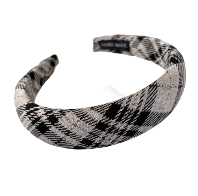 Zeitlos Schön – Klassische Haarreifen in Bouclé und Jersey