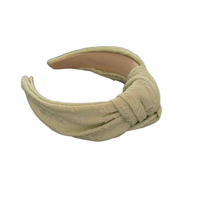 Der subtile Statement‑Look: Jacquard & Knoten