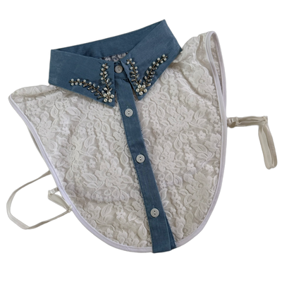 Denim Romance – Spitzen-Blusenkragen mit Perlen & funkelnden Schmucksteinen