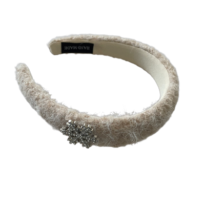 Winterliche Wärme – Beiger Haarreif mit Schneestern-Detail