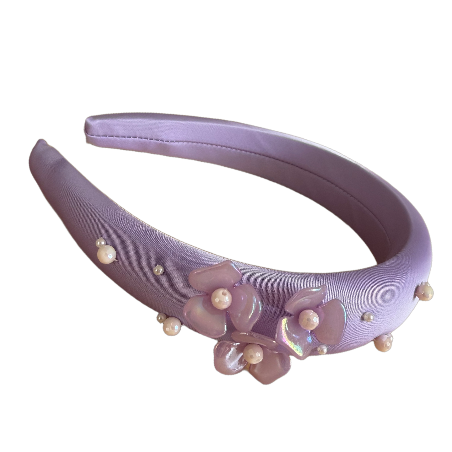 Romantischer Satin-Haarreifen mit Blüten und Perlen – zarte Eleganz in Pastell