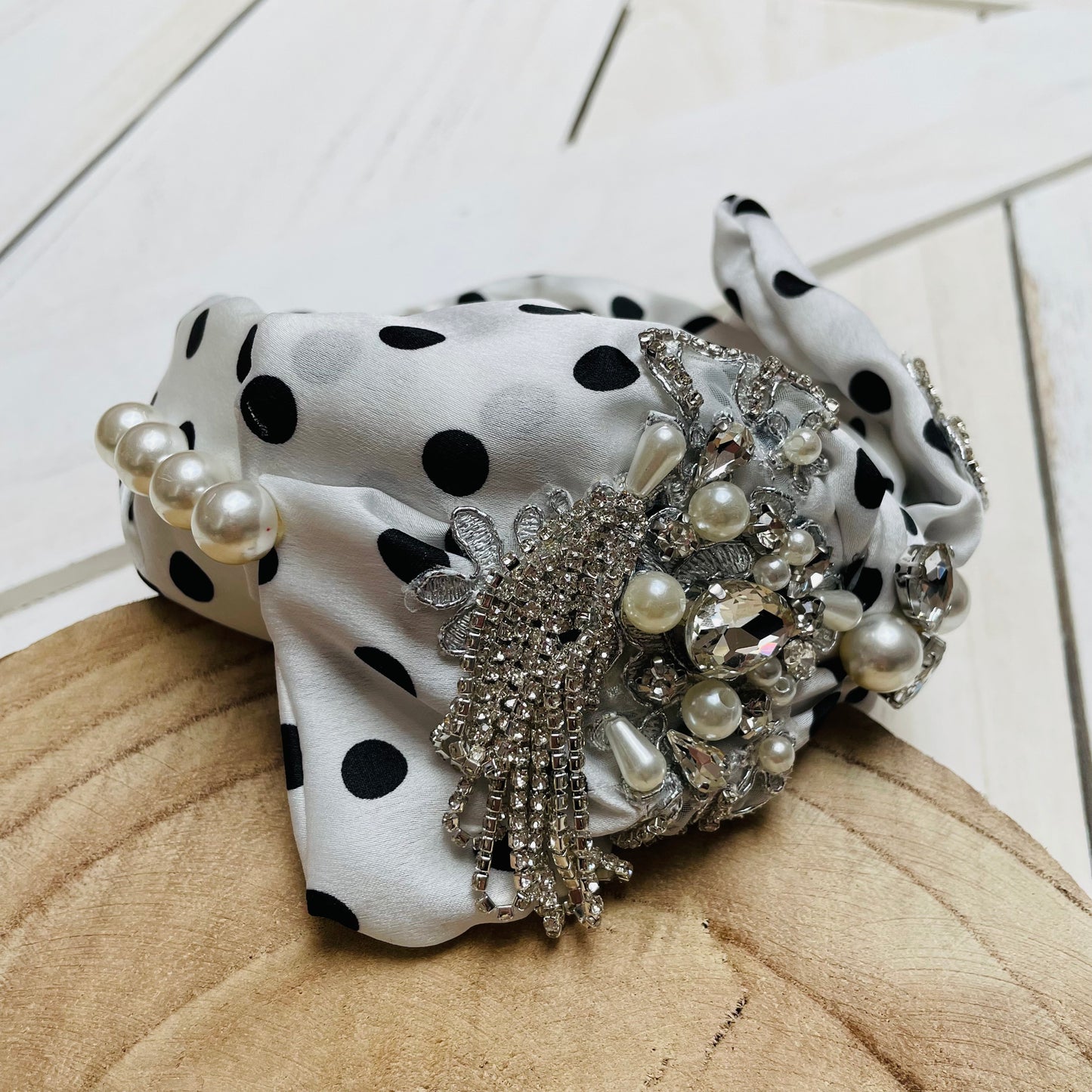 Headband white/black dotted with mesh stones pearls